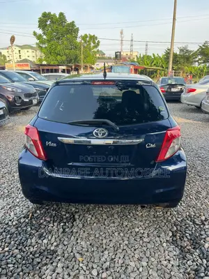 Toyota Vitz 1.3 FWD 3dr 2012 Blue
