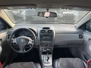 Toyota Corolla LE 4dr Sedan (1.8L 4cyl 4A) 2012 Gray