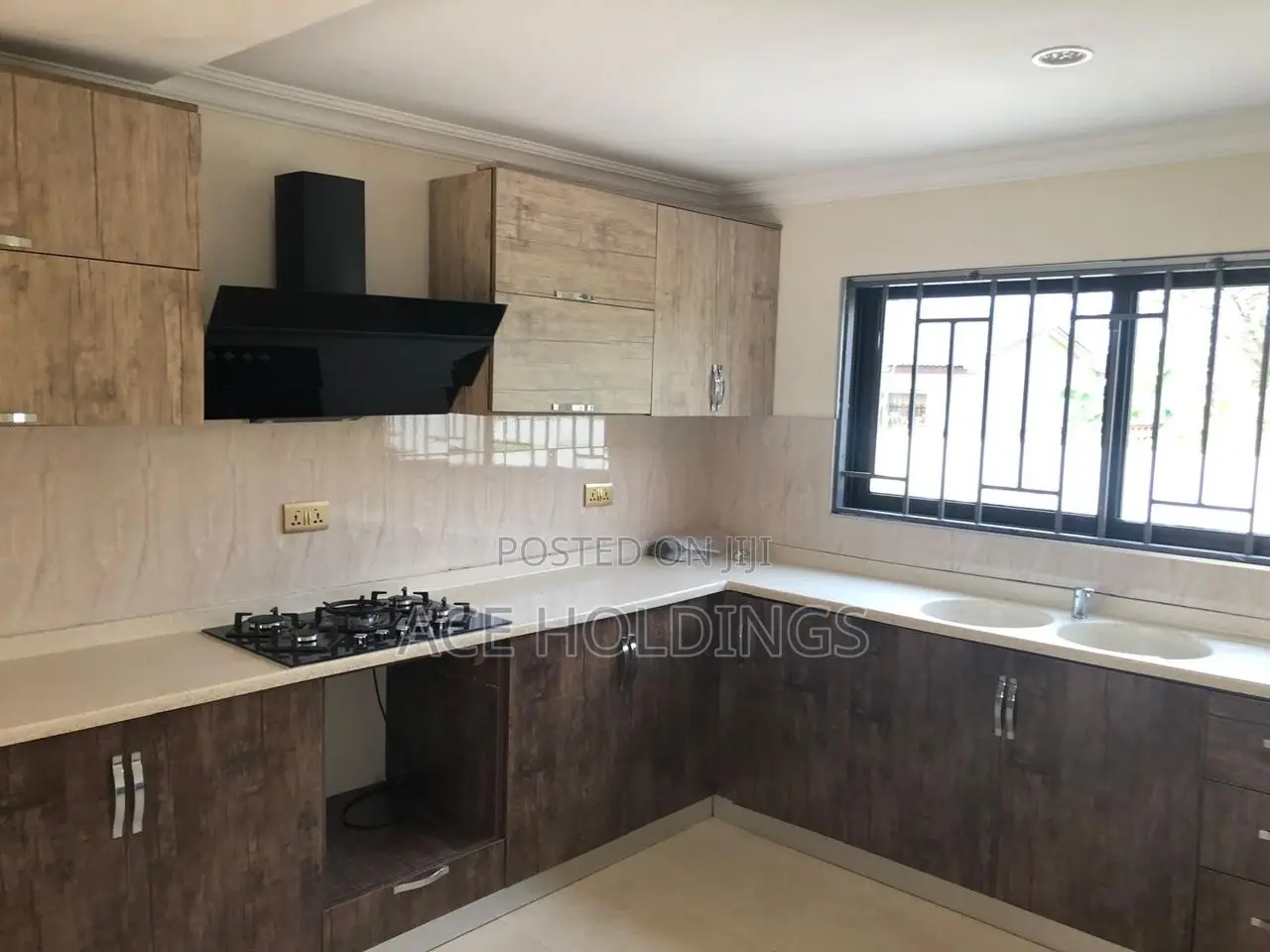 3bdrm House in Community 22, Tema Metropolitan for sale