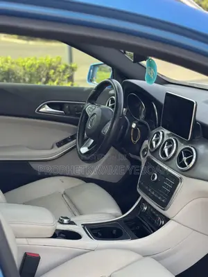 Mercedes-Benz GLA 250 2018 Blue