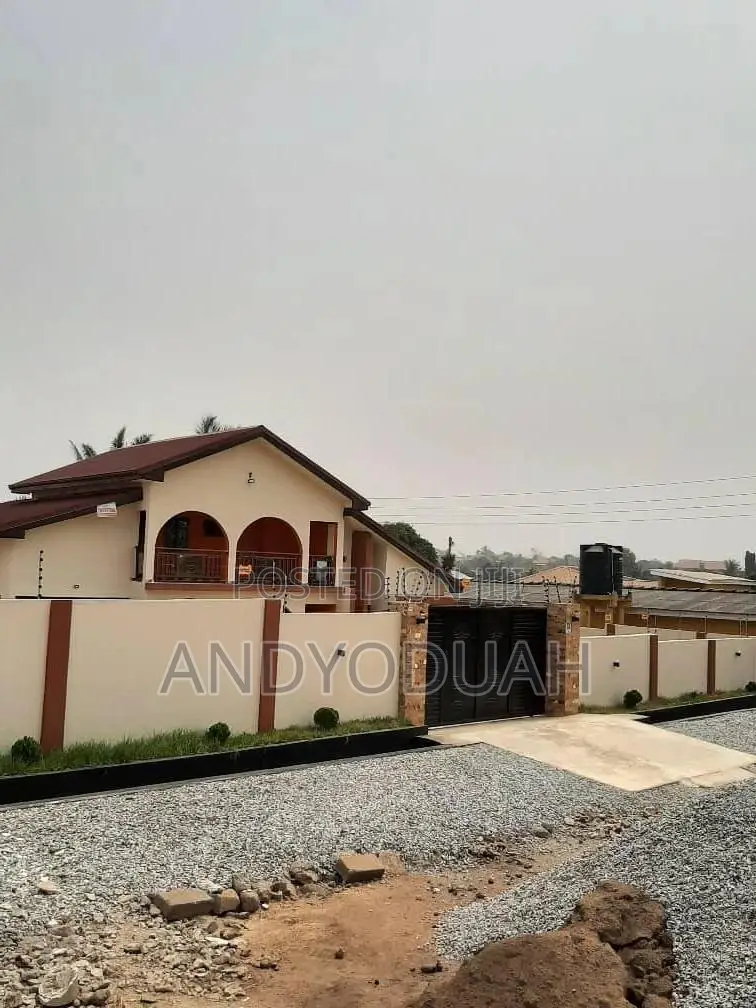 6bdrm House in Awutu Senya East Municipal for sale