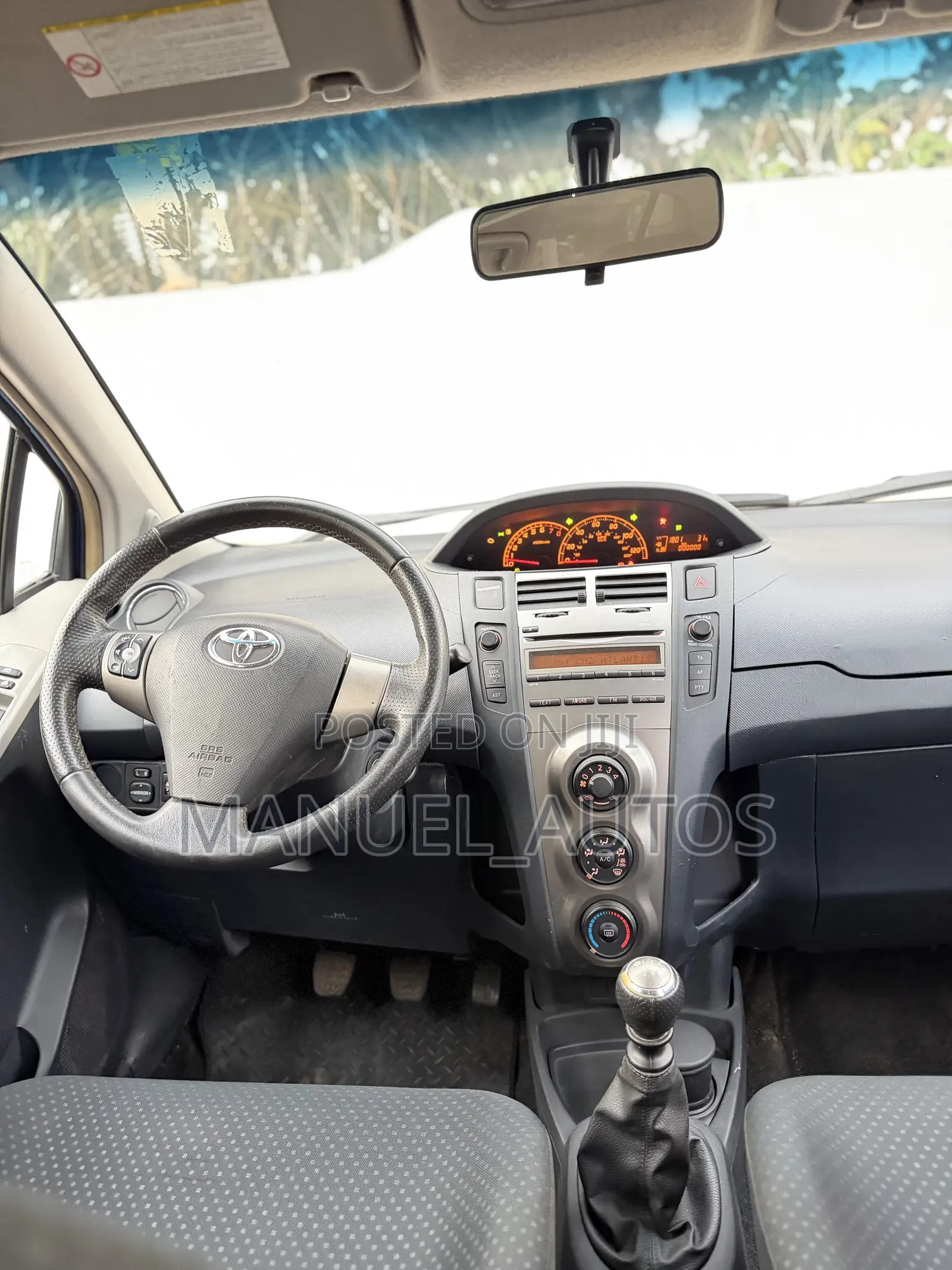 Toyota Yaris Base Hatchback 5dr 2010 Blue