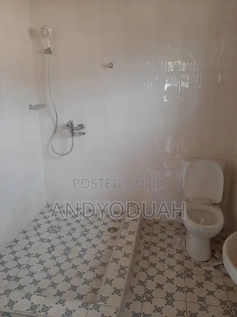 6bdrm House in Awutu Senya East Municipal for sale