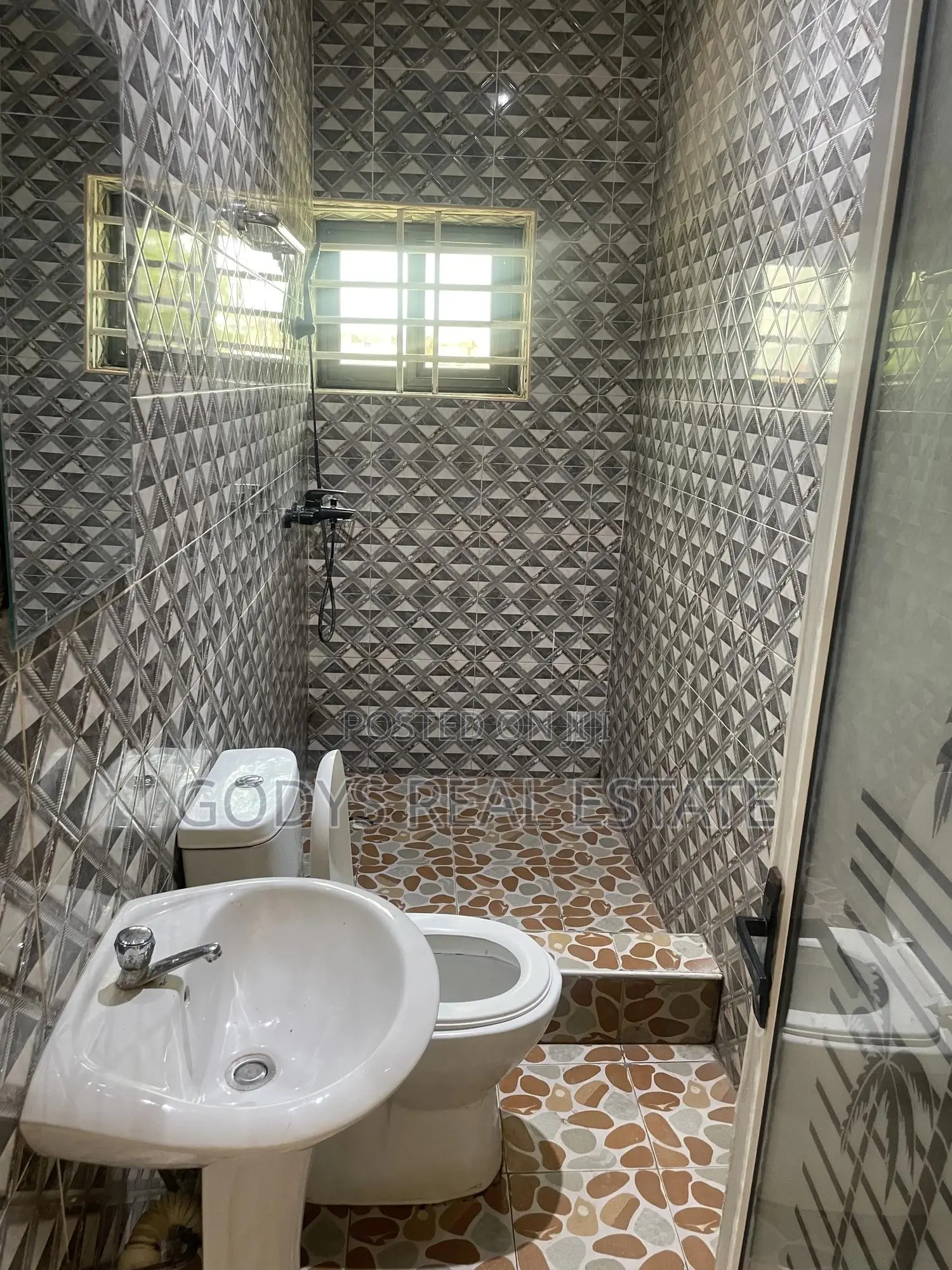 1bdrm Apartment in Obom Road, Kasoa for rent