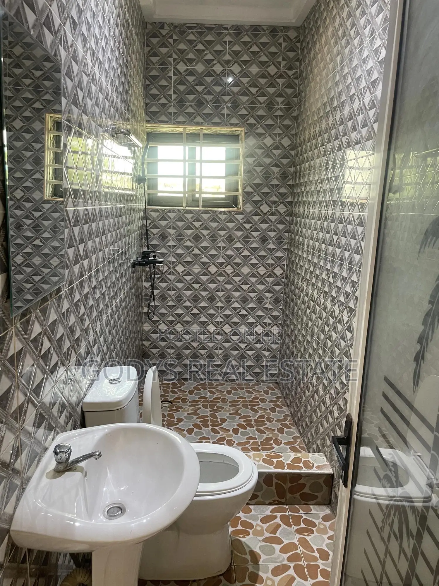 1bdrm Apartment in Obom Road, Kasoa for rent