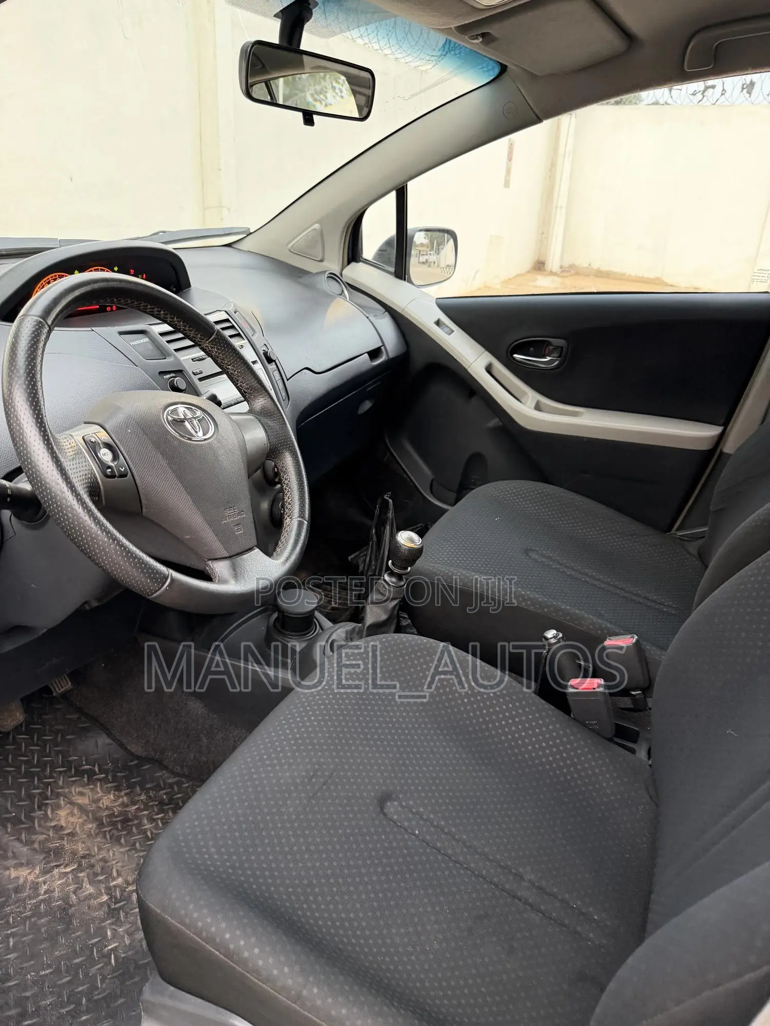 Toyota Yaris Base Hatchback 5dr 2010 Blue