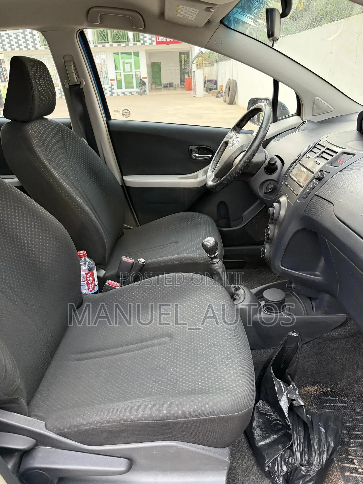 Toyota Yaris Base Hatchback 5dr 2010 Blue