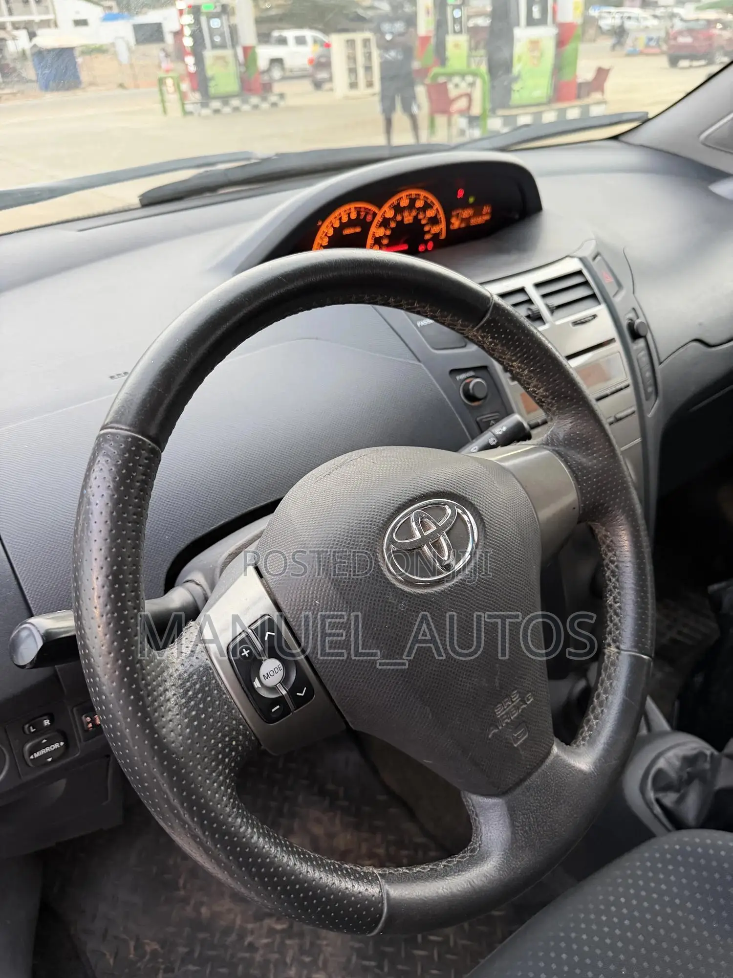 Toyota Yaris Base Hatchback 5dr 2010 Blue