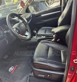 Toyota Hilux 2021 Red