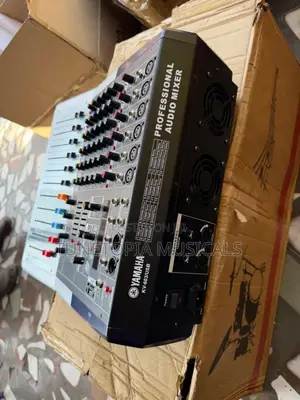 Yamaha Kv60 6-Channel Powered Amplifier Mixer.