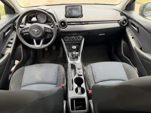 Toyota Yaris 2016 Gray