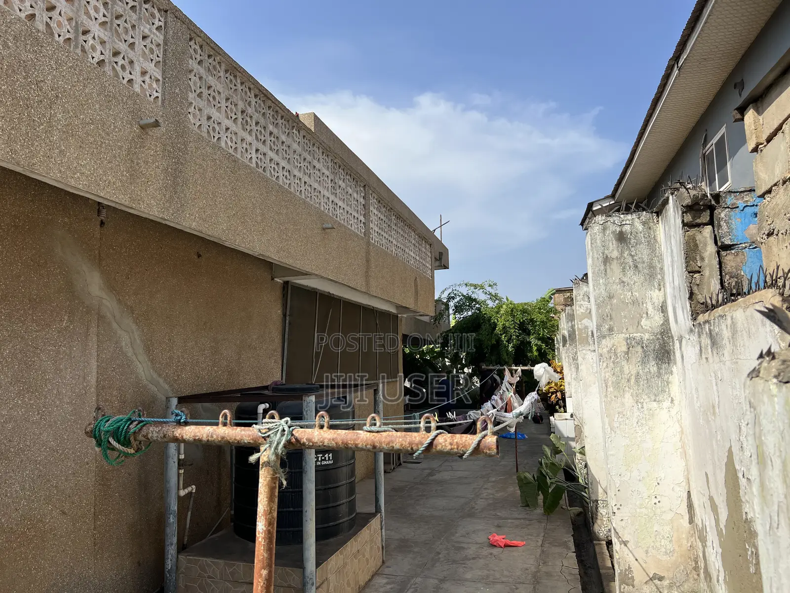 8bdrm Mansion in 8 Bedroom, Kwashieman for sale