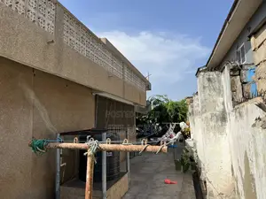 8bdrm Mansion in 8 Bedroom, Kwashieman for sale