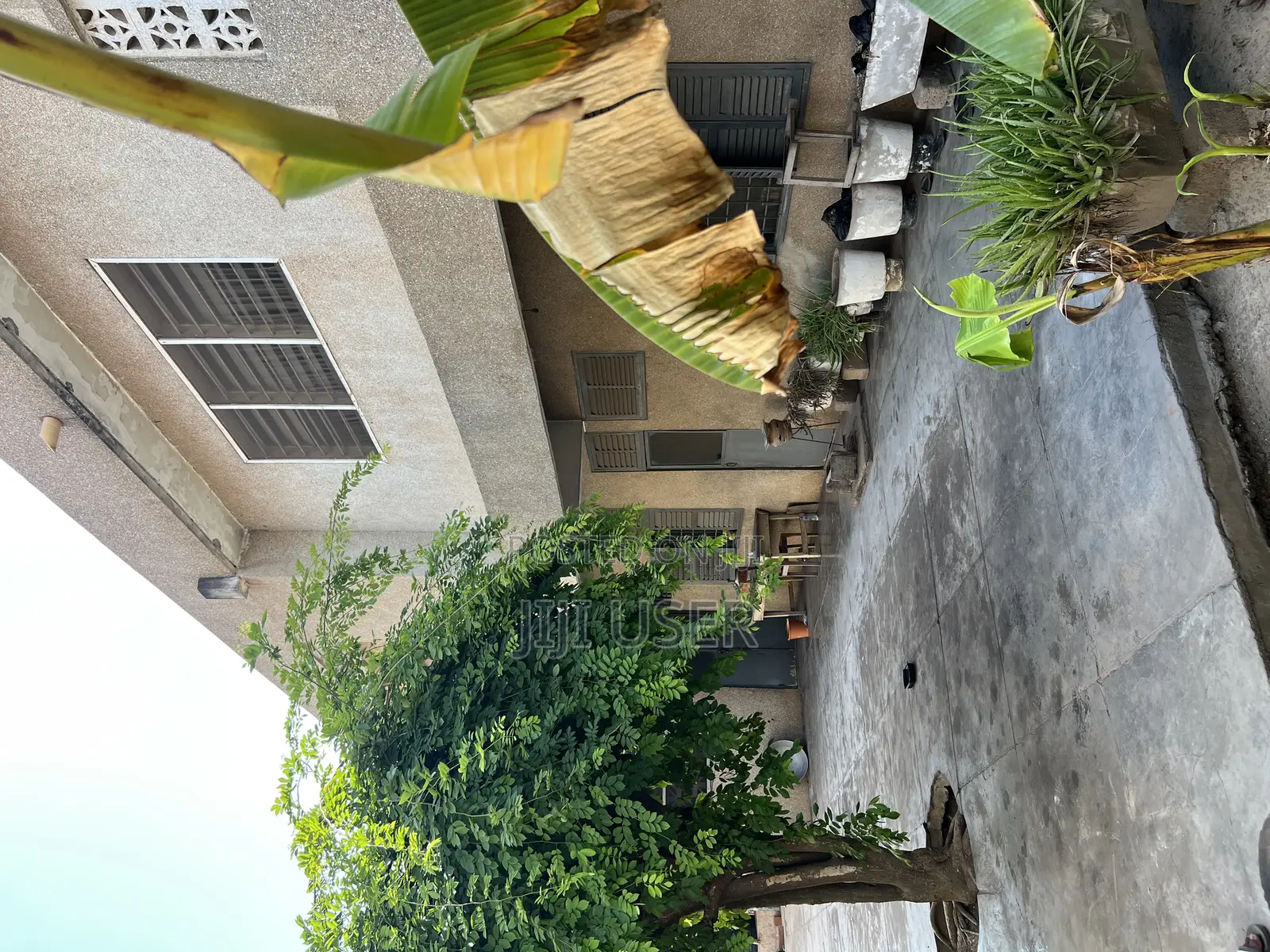 8bdrm Mansion in 8 Bedroom, Kwashieman for sale