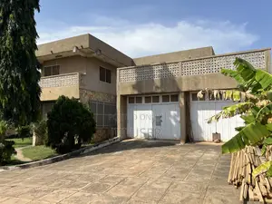 8bdrm Mansion in 8 Bedroom, Kwashieman for sale