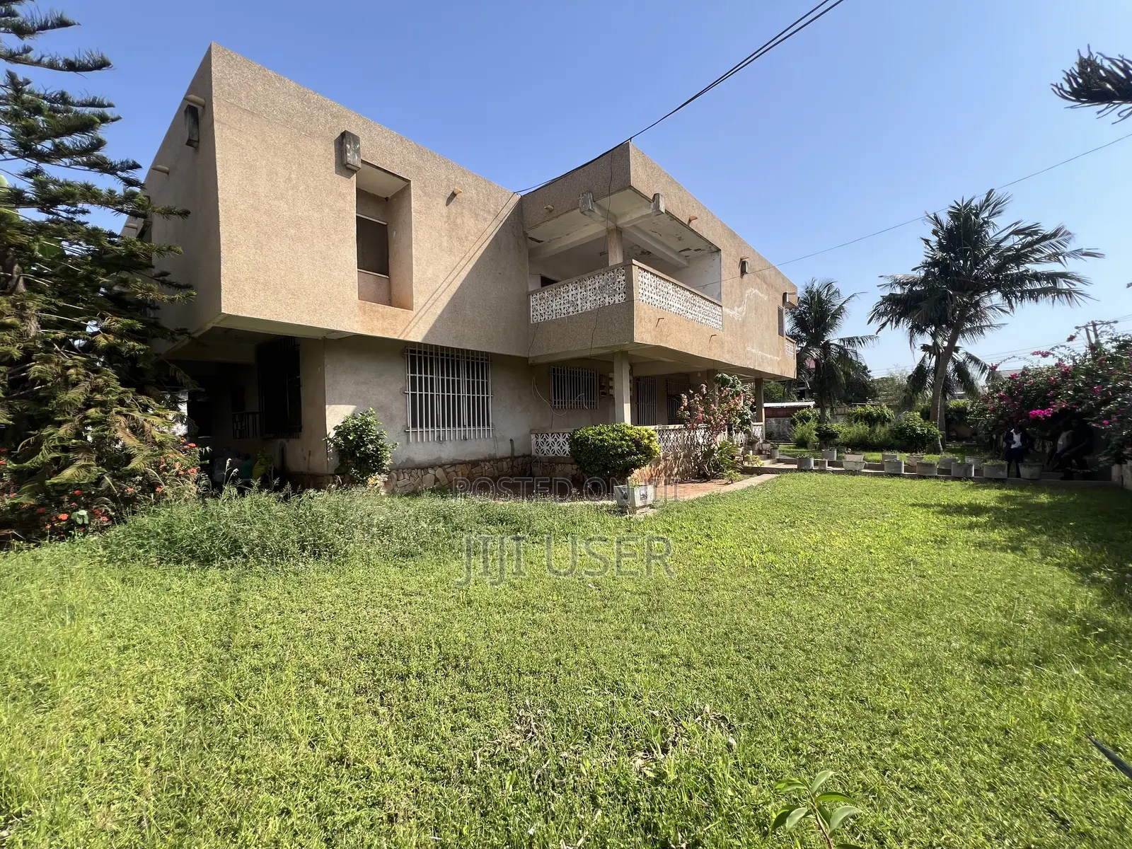8bdrm Mansion in 8 Bedroom, Kwashieman for sale