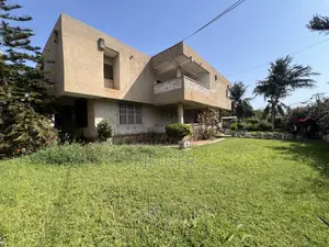 8bdrm Mansion in 8 Bedroom, Kwashieman for sale