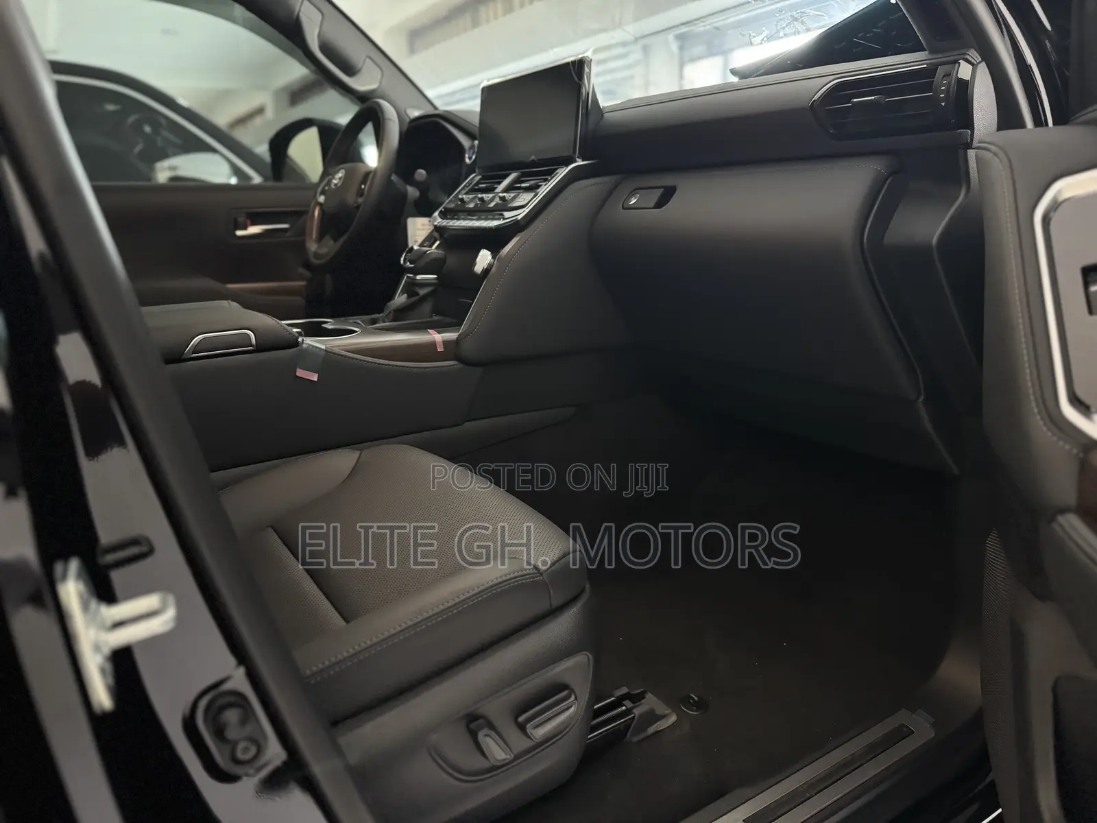 New Toyota Land Cruiser LC300 2025 Black