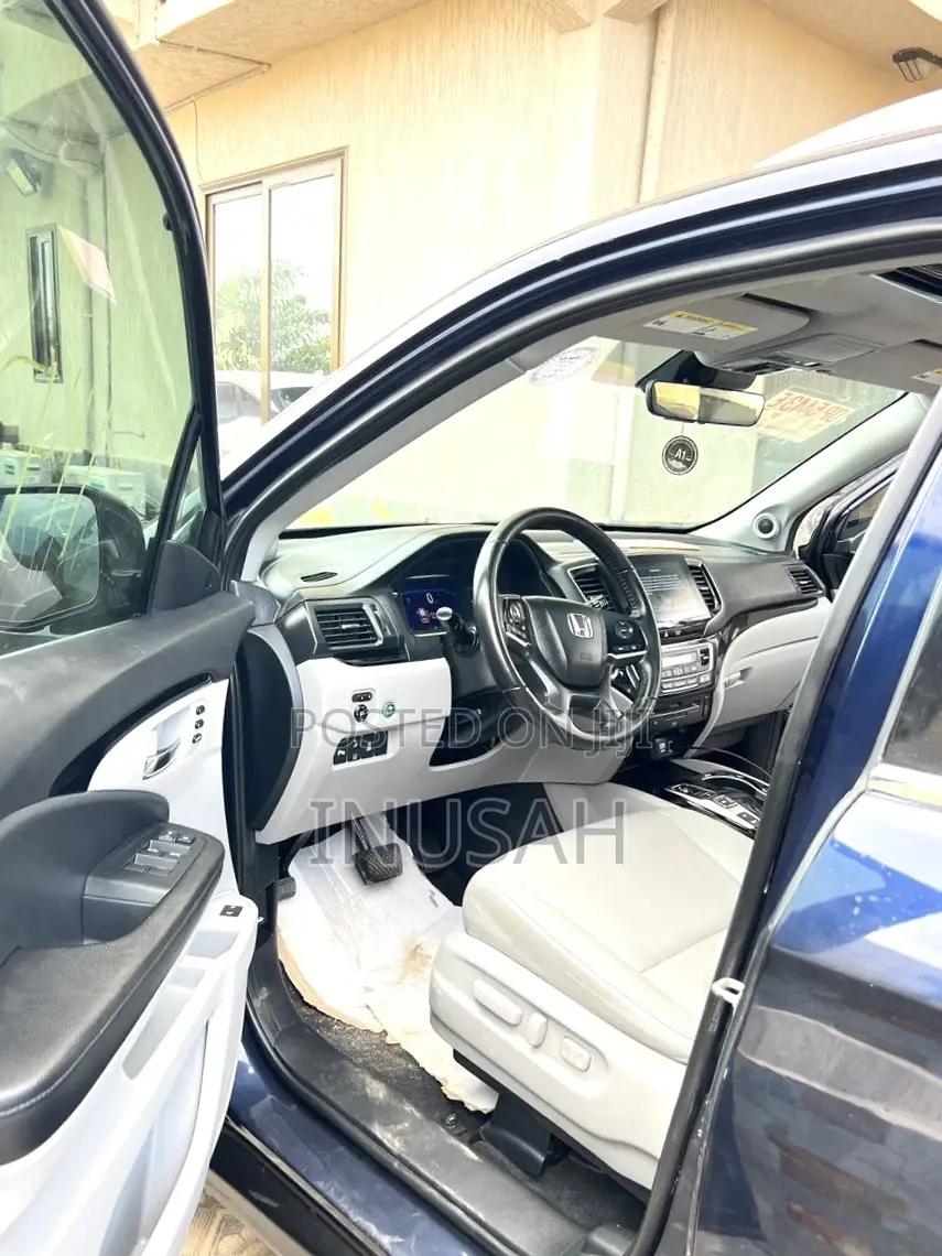 Honda Pilot Touring 7 Passenger AWD 2020 Blue