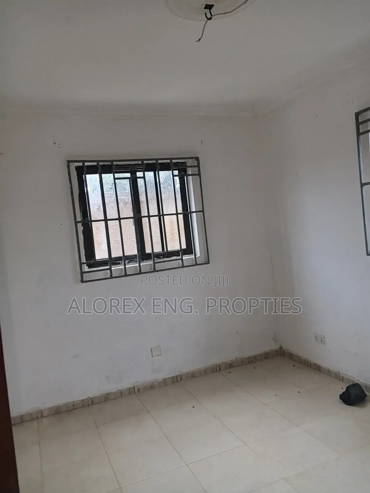 3bdrm Apartment in Foster Home, Frafraha for rent