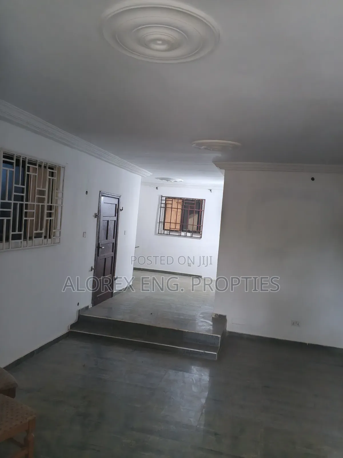 3bdrm Apartment in Foster Home, Frafraha for rent