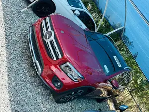 Mercedes-Benz GLB-Class 2022 Red