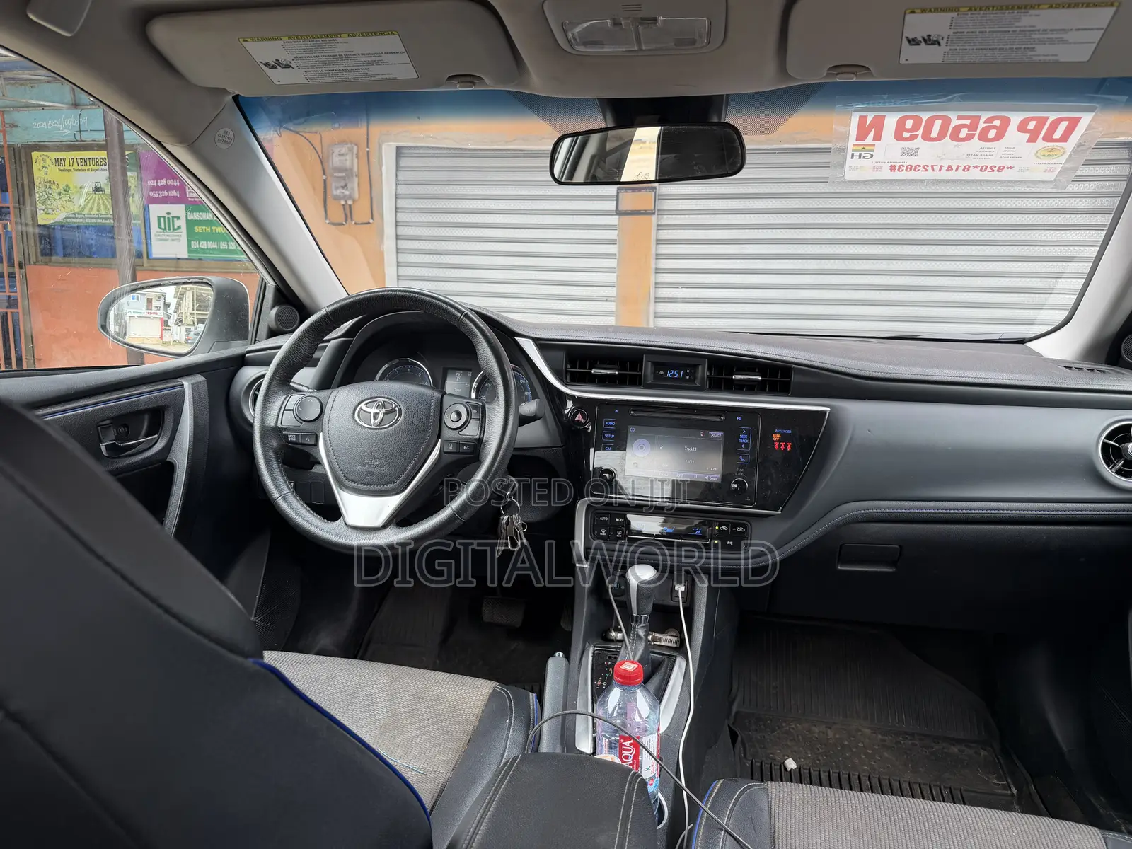 Toyota Corolla SE (1.8L 4cyl 2A) 2018 White