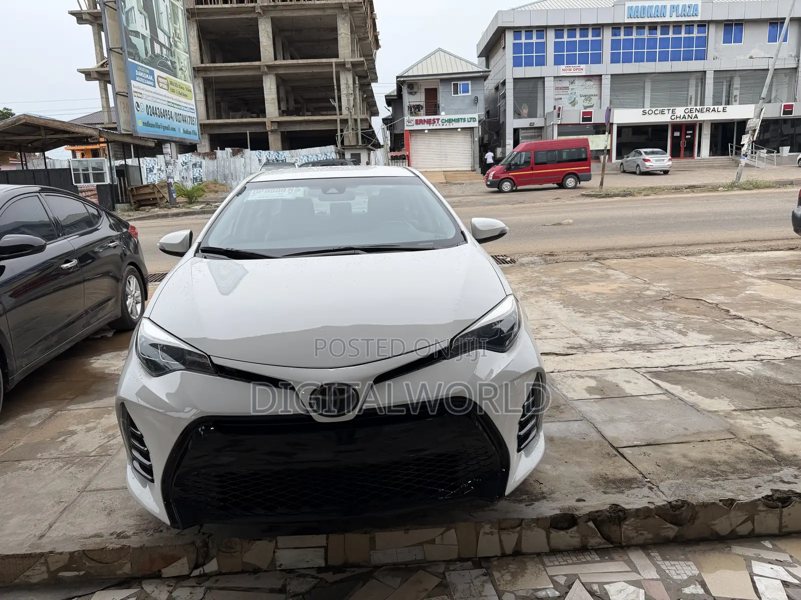 Toyota Corolla SE (1.8L 4cyl 2A) 2018 White