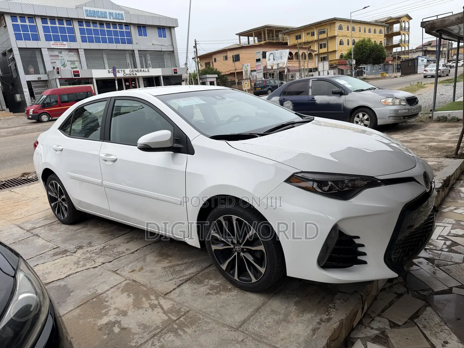 Toyota Corolla SE (1.8L 4cyl 2A) 2018 White