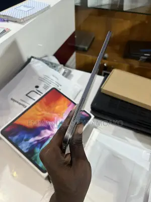 Apple iPad Pro 12.9 (2020) 256 GB Gray