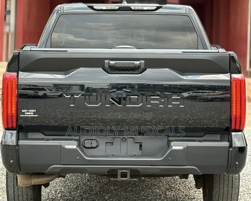 Toyota Tundra 2022 Black