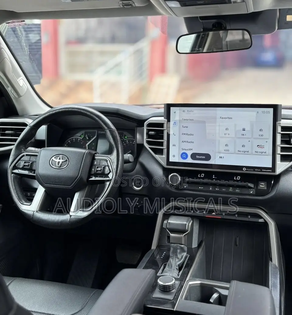 Toyota Tundra 2022 Black