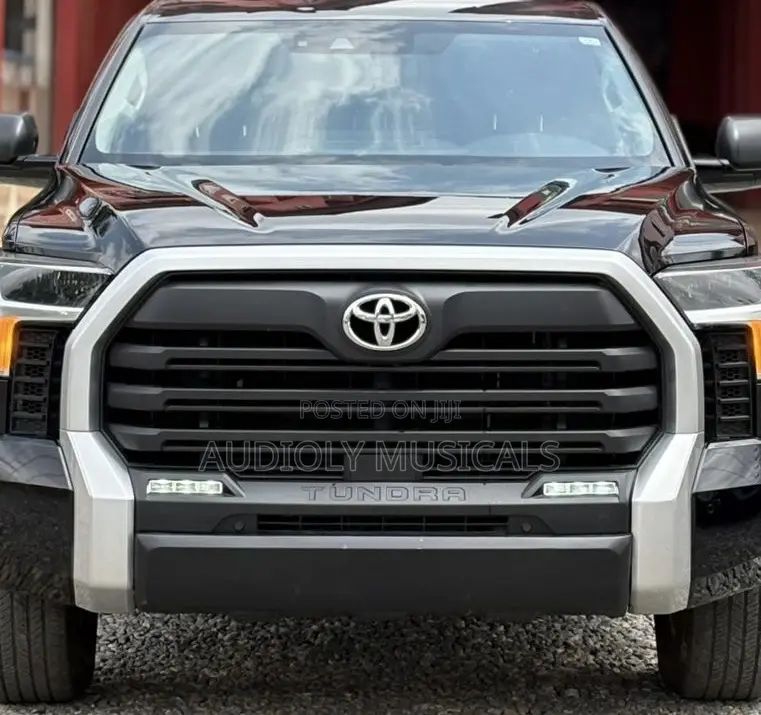 Toyota Tundra 2022 Black