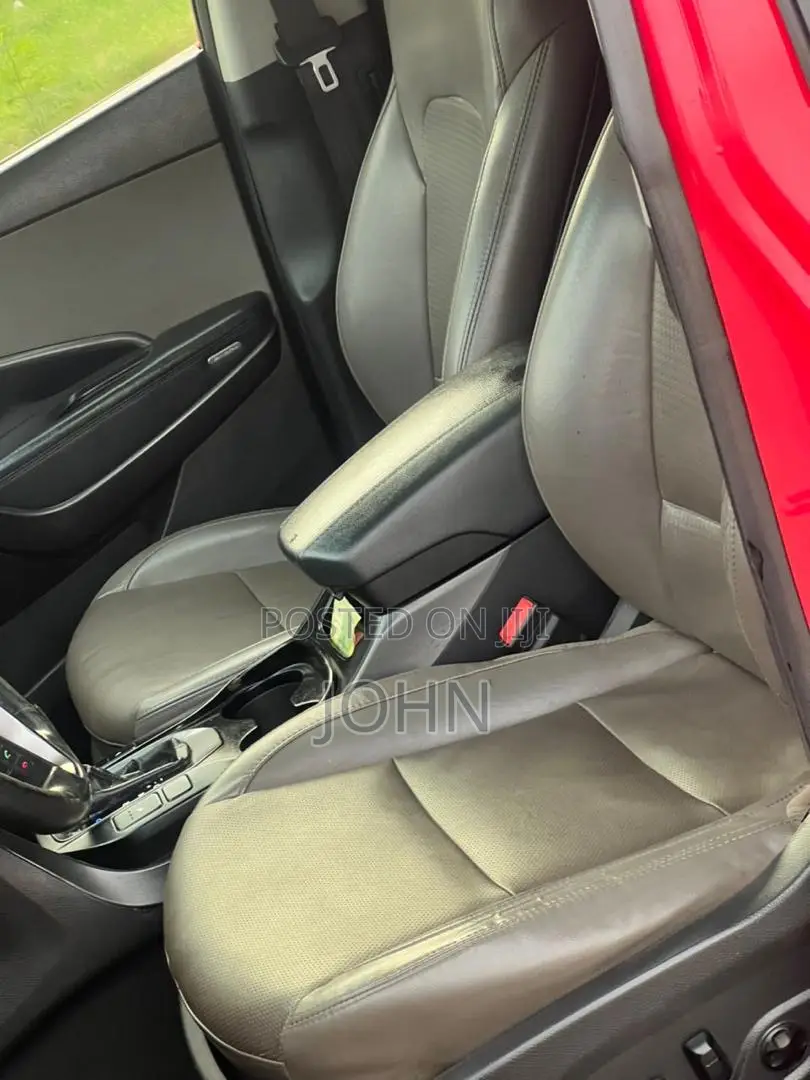 Hyundai Santa Fe 2014 Red