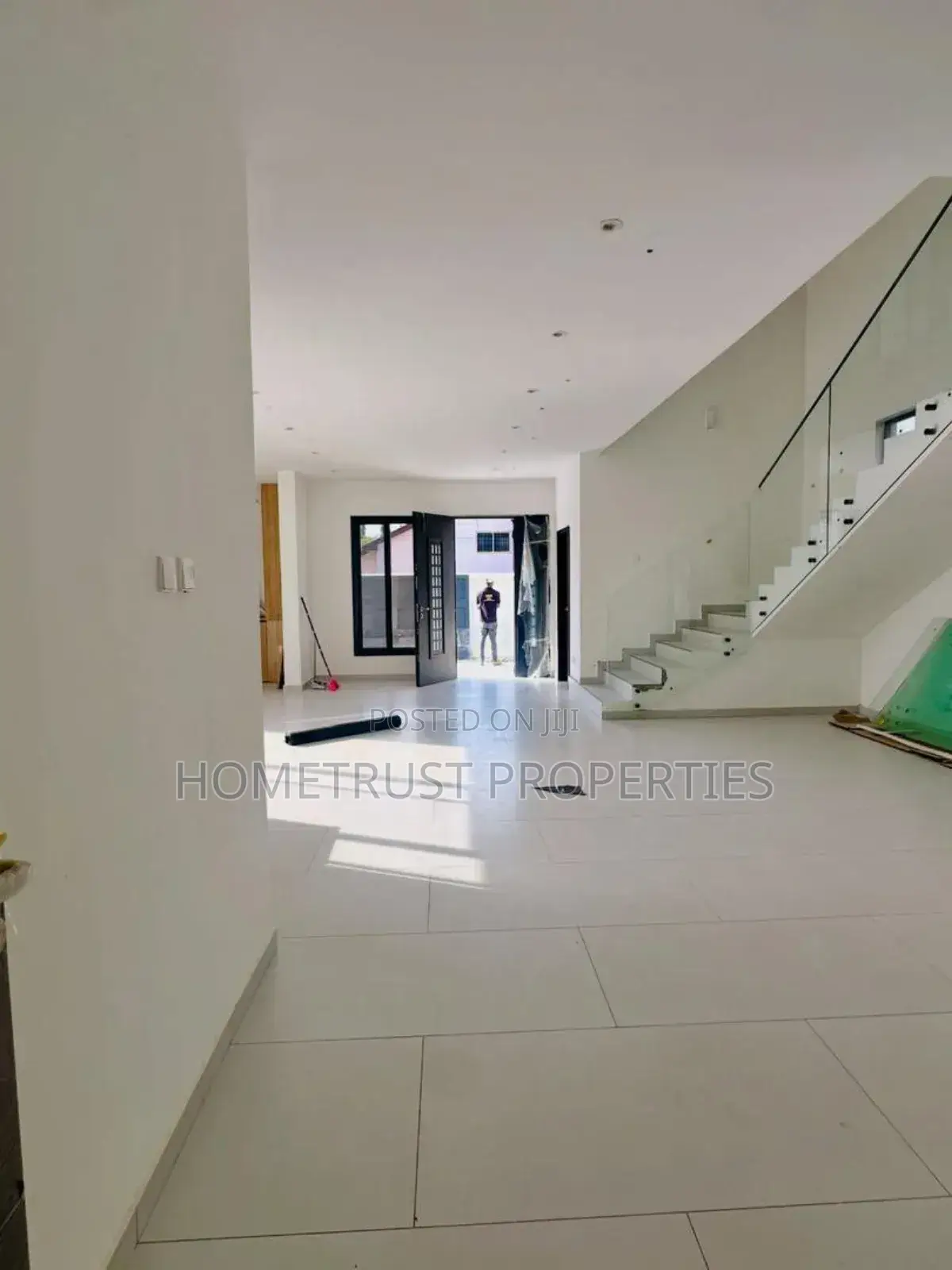 4bdrm Duplex in East Legon, American House for sale