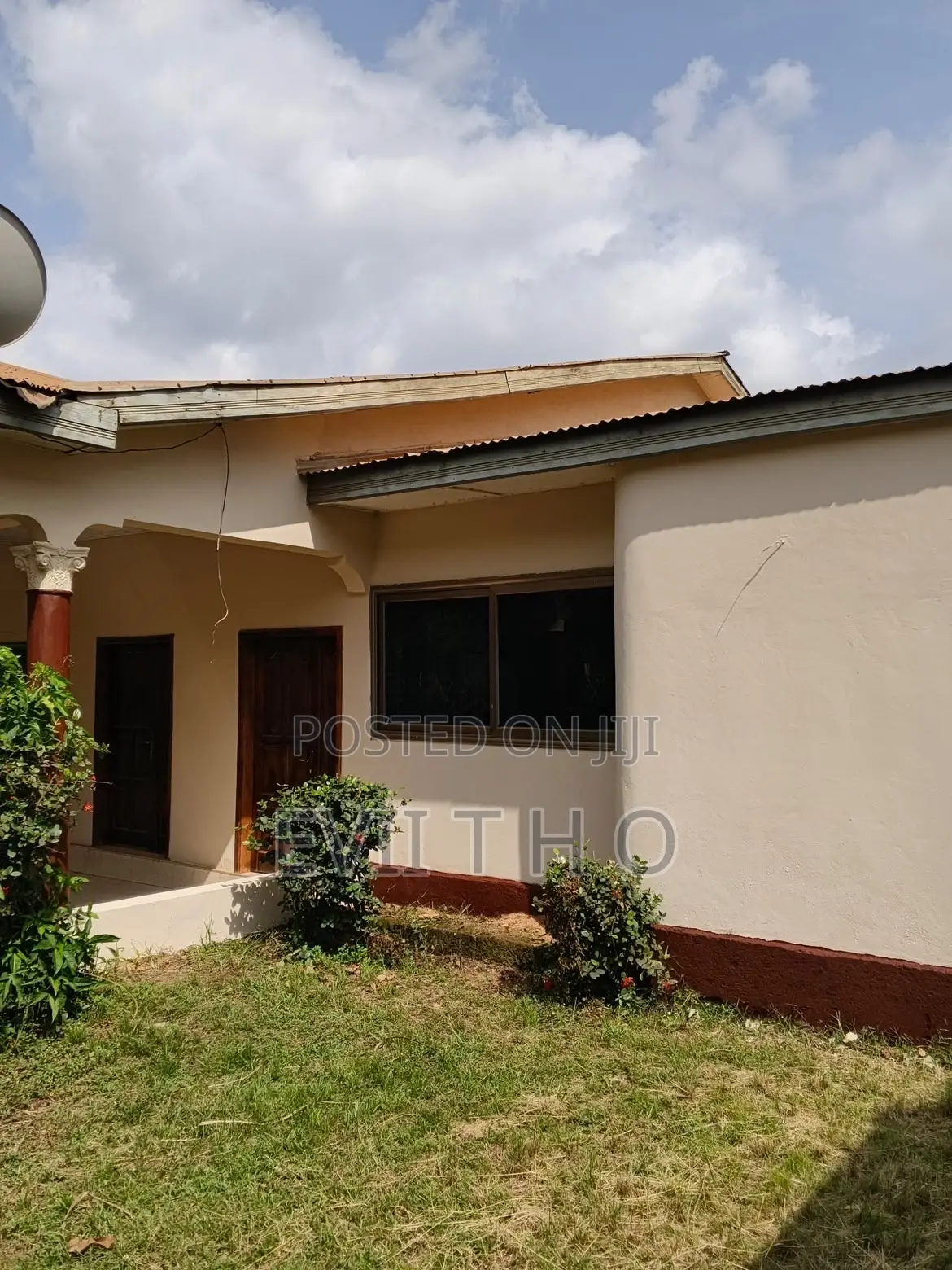 6bdrm House in Sarpstar Real, Sunyani Municipal for sale