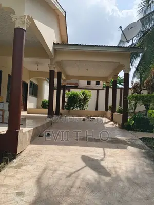 6bdrm House in Sarpstar Real, Sunyani Municipal for sale