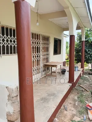 6bdrm House in Sarpstar Real, Sunyani Municipal for sale