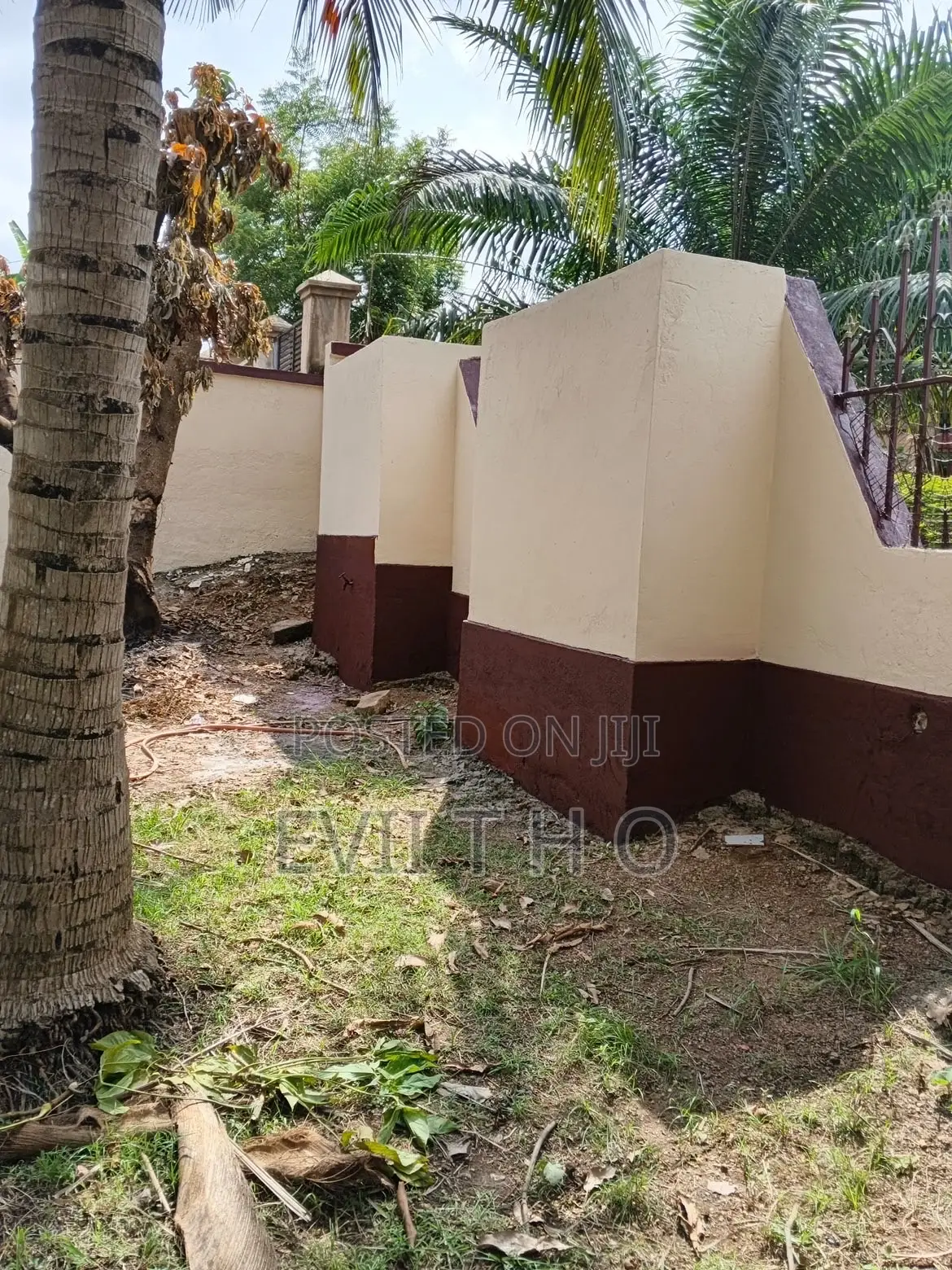 6bdrm House in Sarpstar Real, Sunyani Municipal for sale
