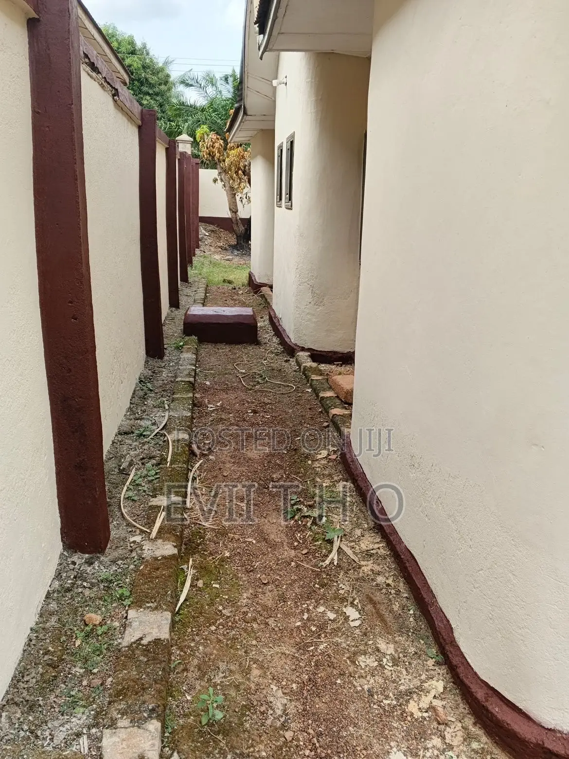 6bdrm House in Sarpstar Real, Sunyani Municipal for sale
