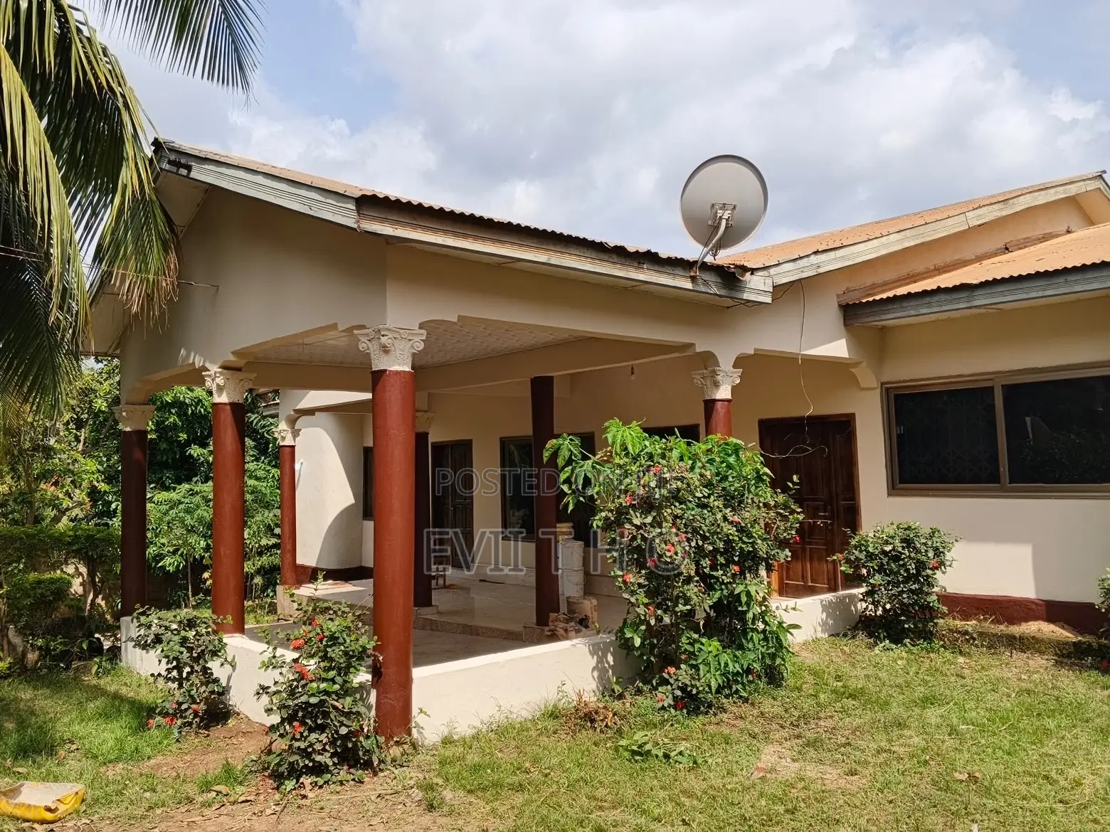6bdrm House in Sarpstar Real, Sunyani Municipal for sale