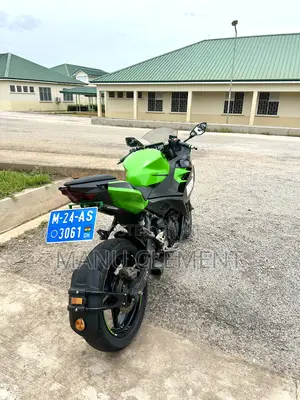 Kawasaki Ninja 400 2022 Green