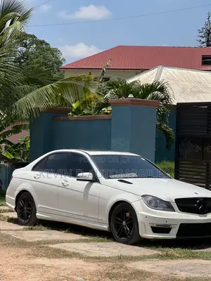 Mercedes-Benz C300 Luxury 4Matic Sedan AWD (3.5L 6cyl 7A) 2014 White