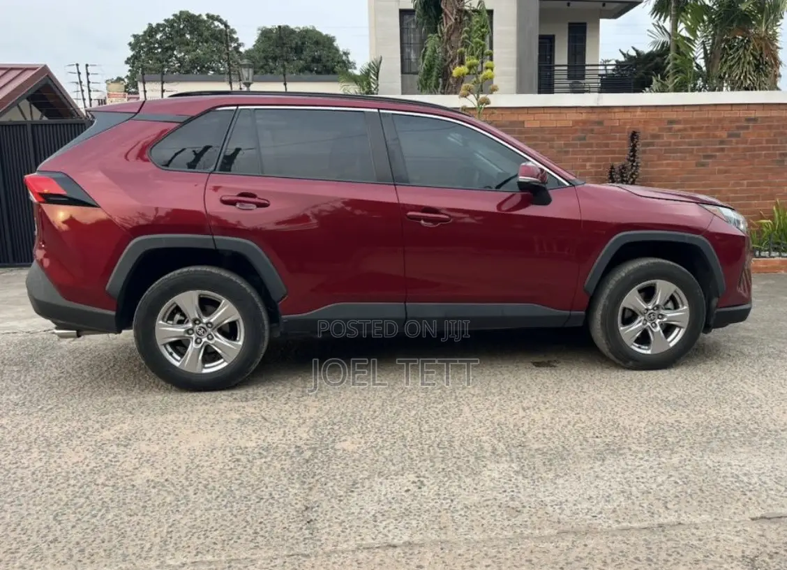 Toyota RAV4 XLE 2022 Red