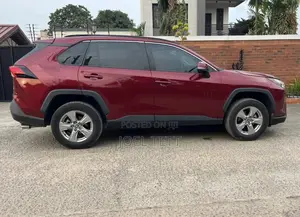 Toyota RAV4 XLE 2022 Red