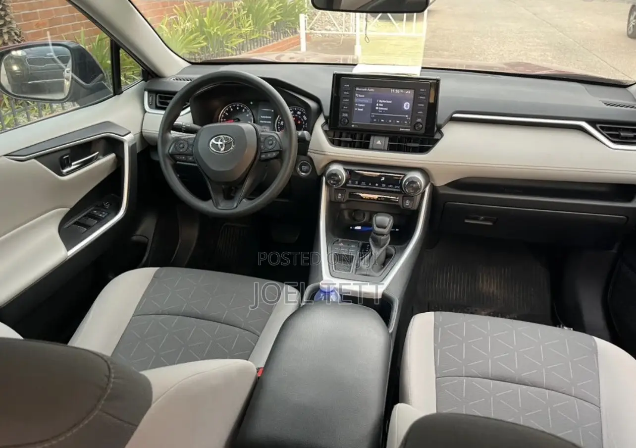 Toyota RAV4 XLE 2022 Red