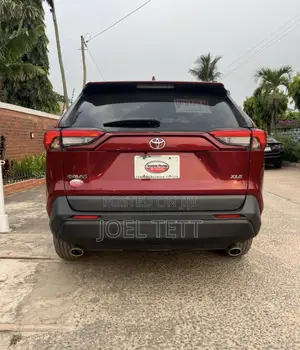 Toyota RAV4 XLE 2022 Red
