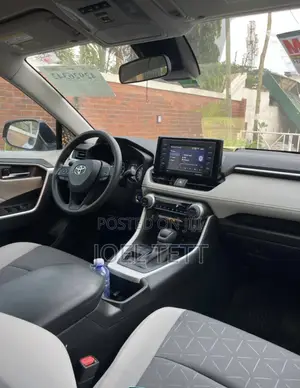 Toyota RAV4 XLE 2022 Red