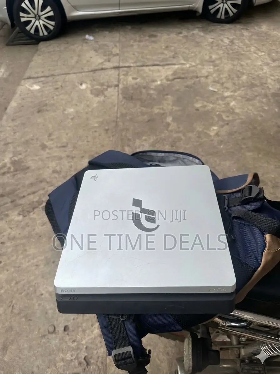 Playstation 4 Slim