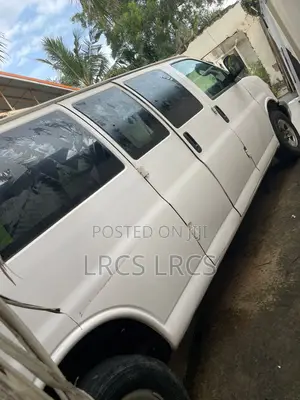Chevrolet 3500 2005 White